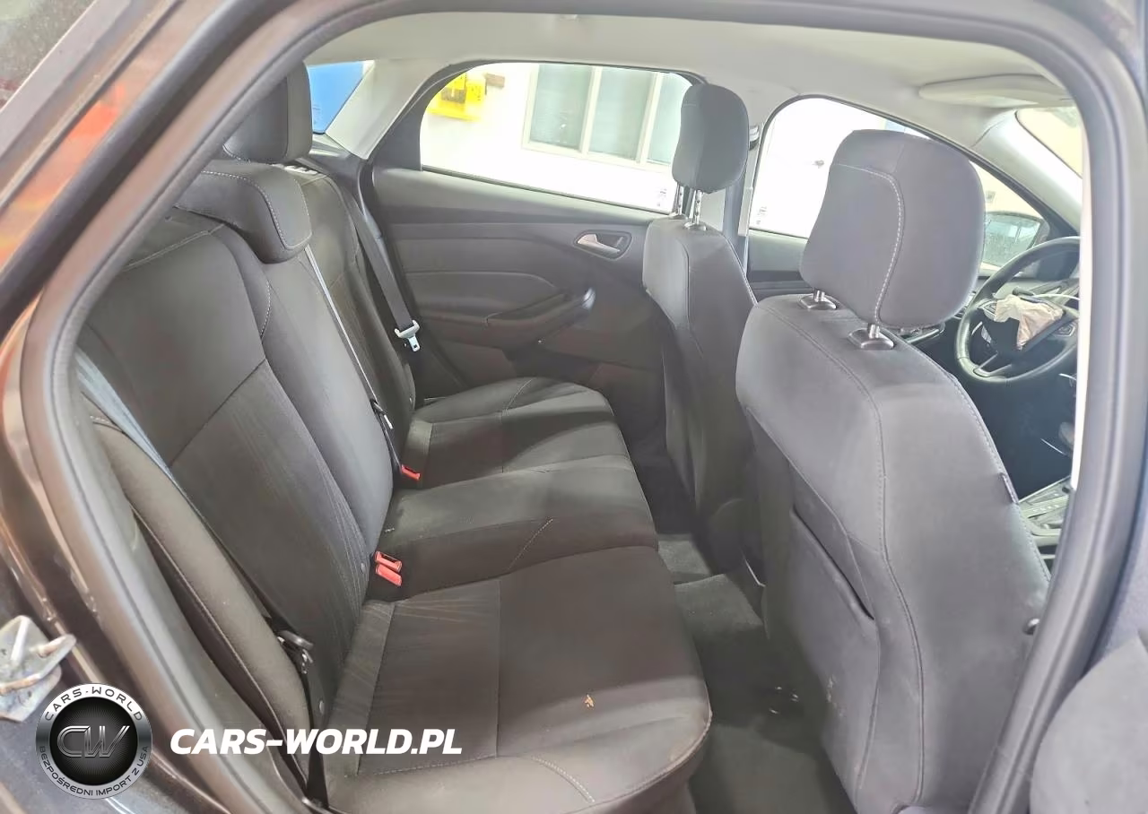 2018 Ford Focus Se VIN:1FADP3K22JL301341 - 10