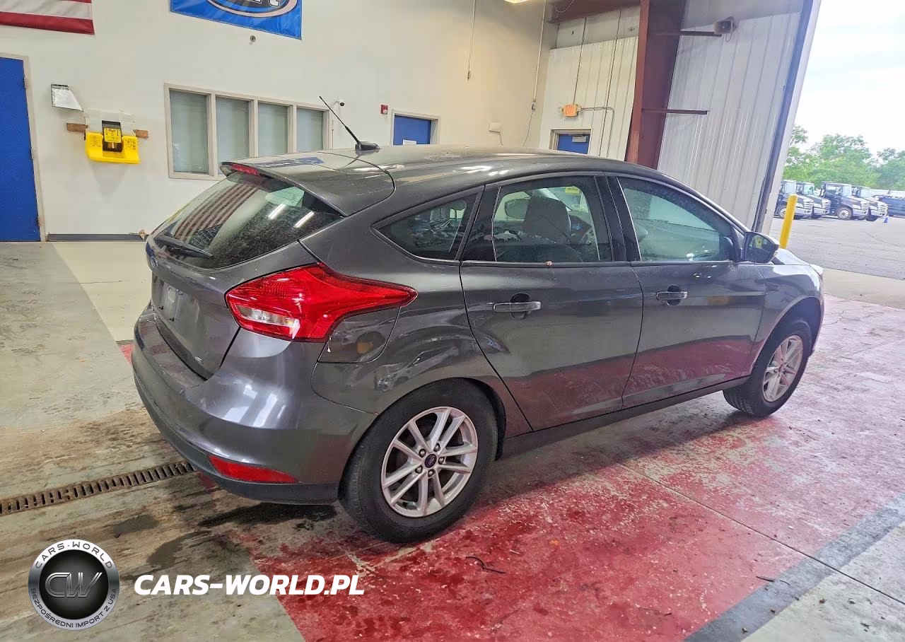 2018 Ford Focus Se VIN:1FADP3K22JL301341 - 3