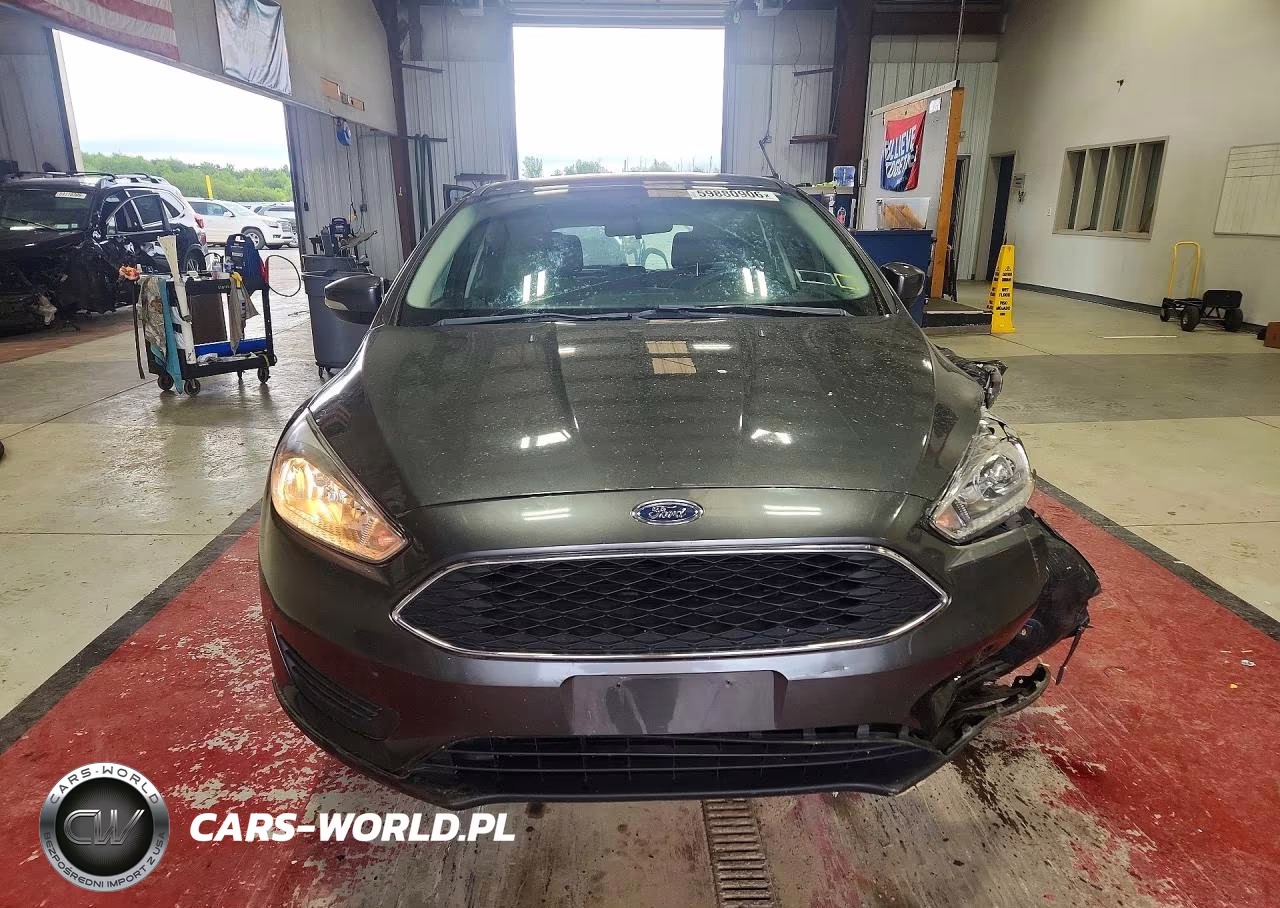 2018 Ford Focus Se VIN:1FADP3K22JL301341 - 5