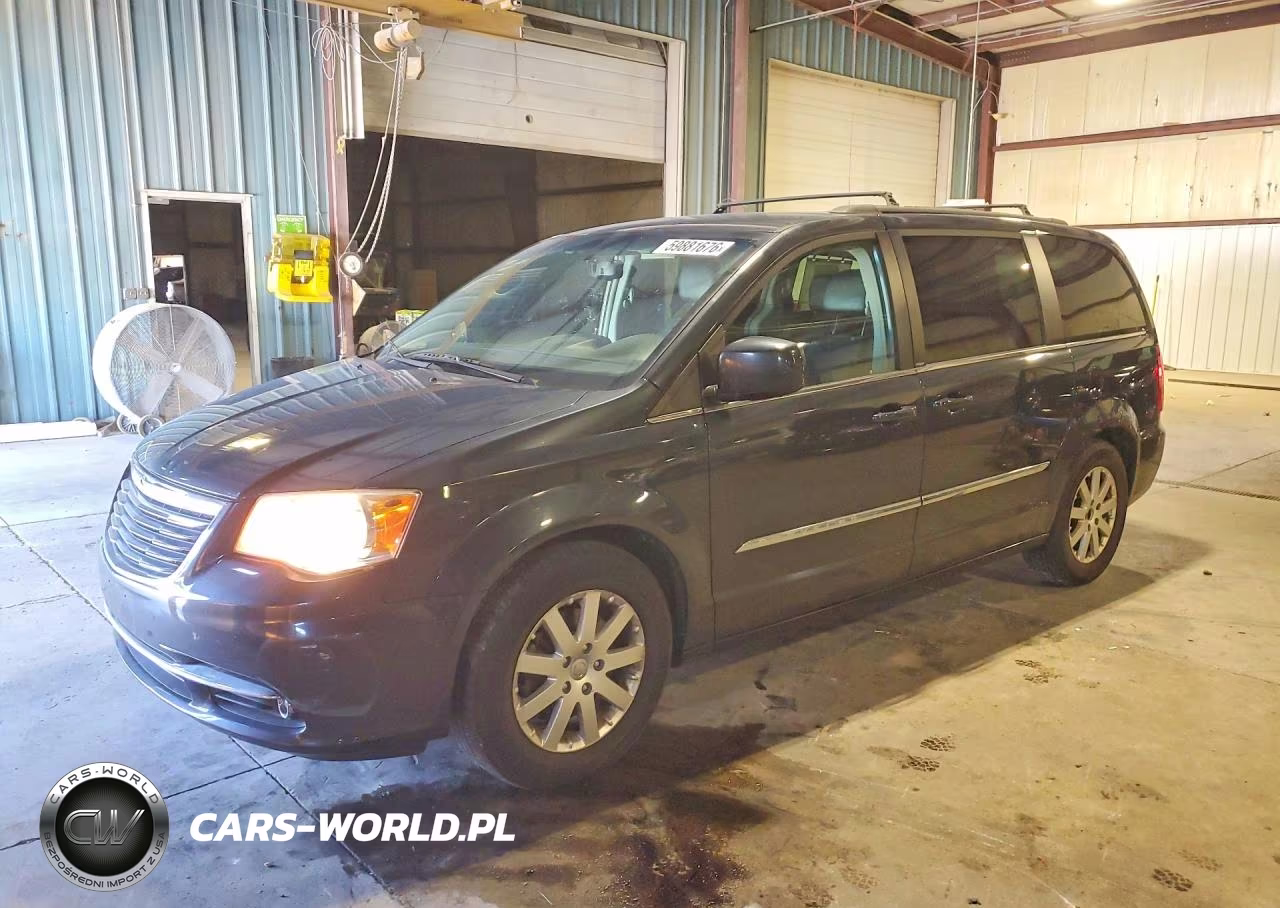 2013 Chrysler Town & Country Touring – zdjęcie 1 z 13