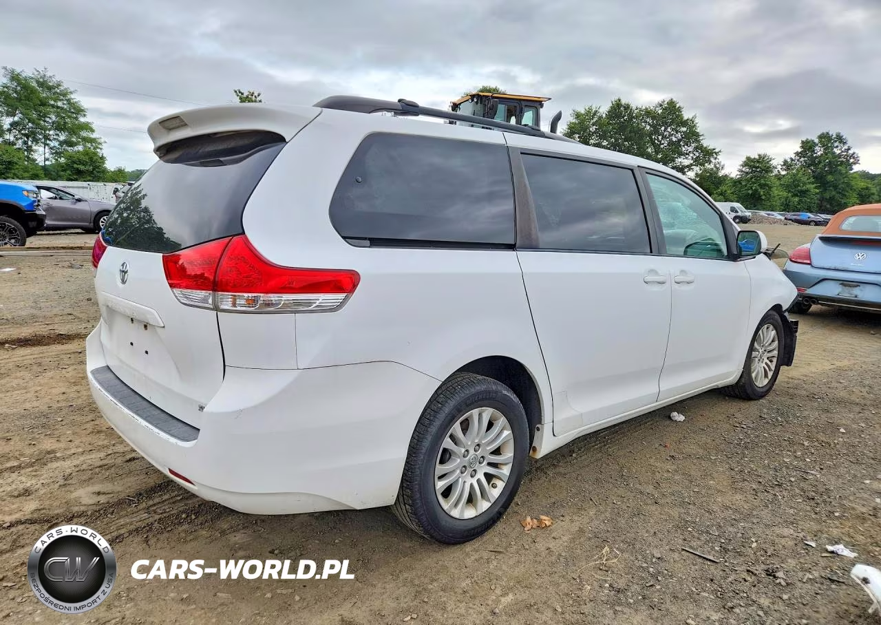 2011 Toyota Sienna Xle 8-Passenger VIN:5TDYK3DC7BS172030 - 3