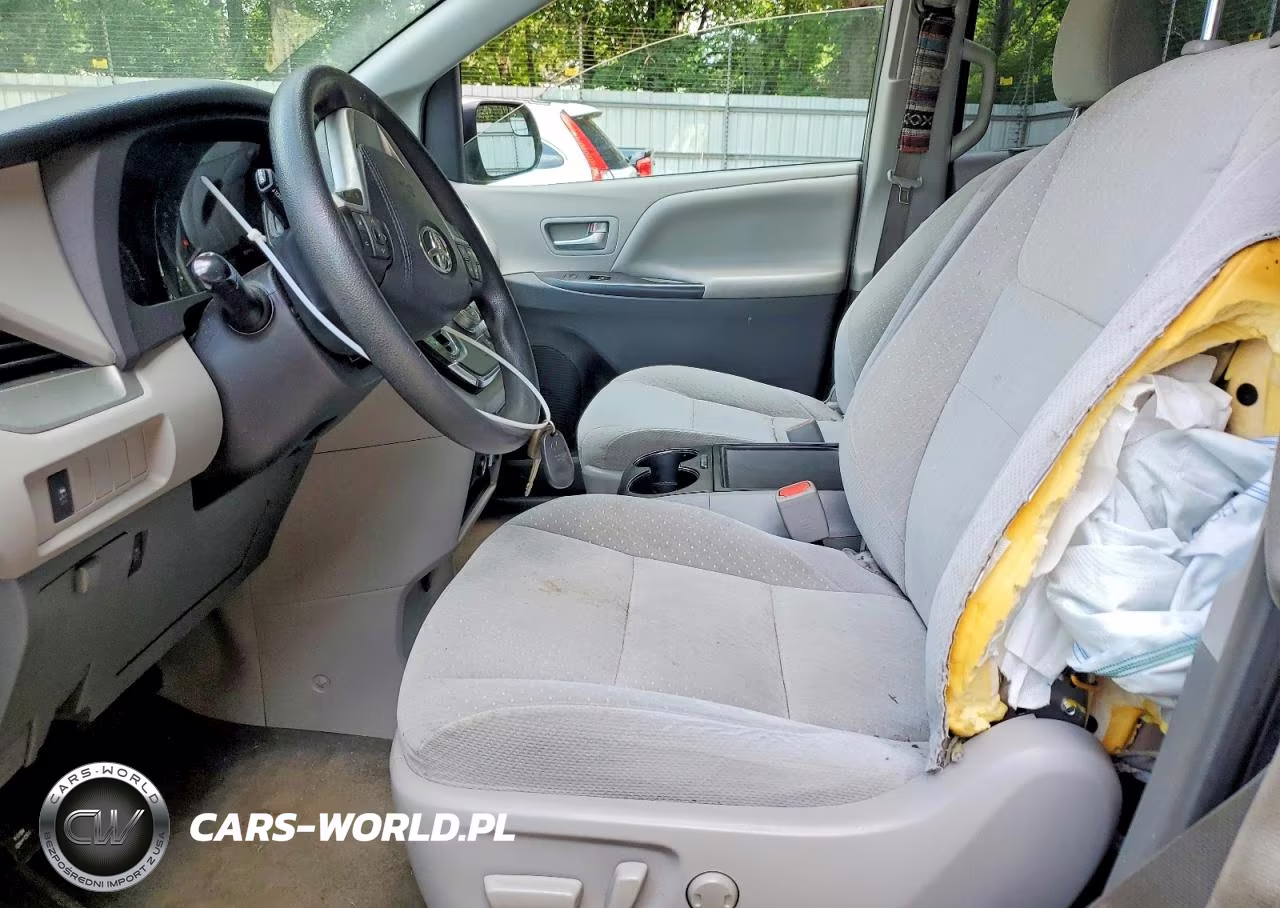 2018 Toyota Sienna Le VIN:5TDJZ3DCXJS197290 - 7