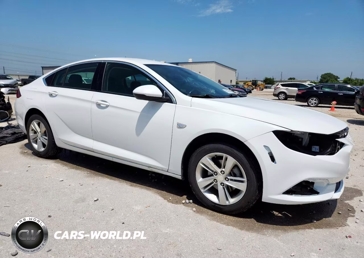 2018 Buick Regal Preferred VIN:W04GL6SX6J1130082 - 4