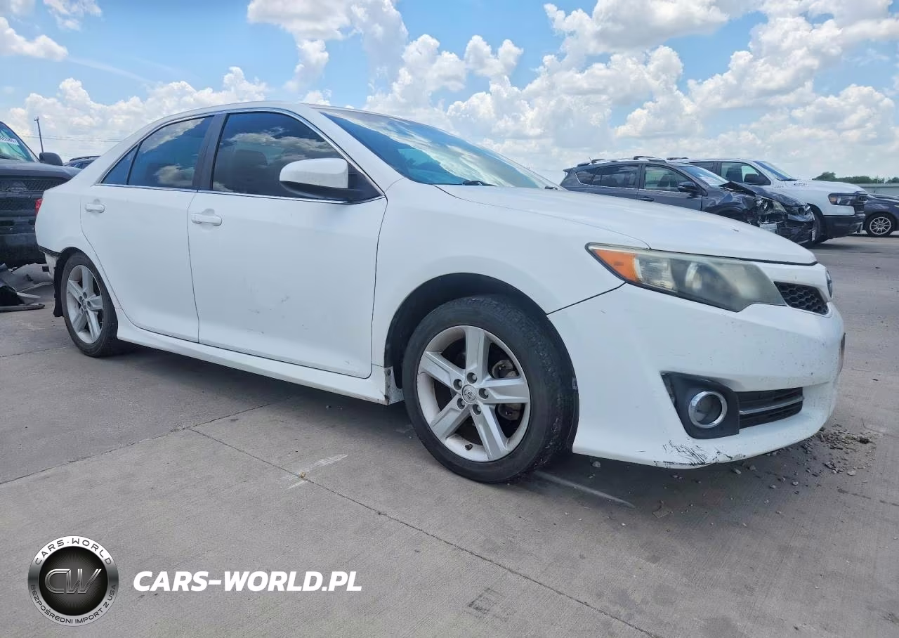 2013 Toyota Camry Se VIN:4T1BF1FK1DU669801 - 4