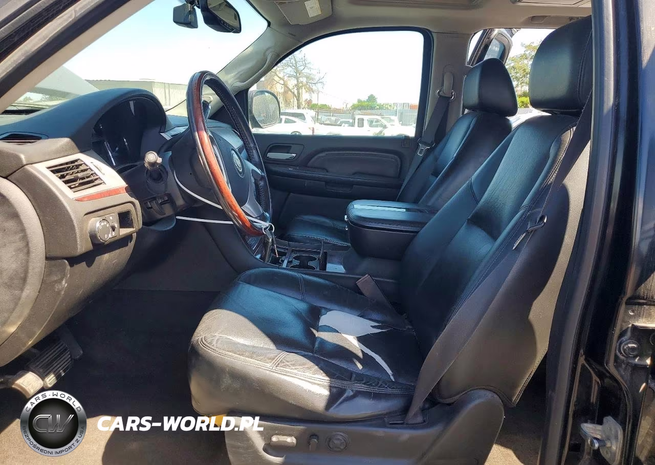 2008 Cadillac Escalade Luxury VIN:1GYFK63868R110755 - 7