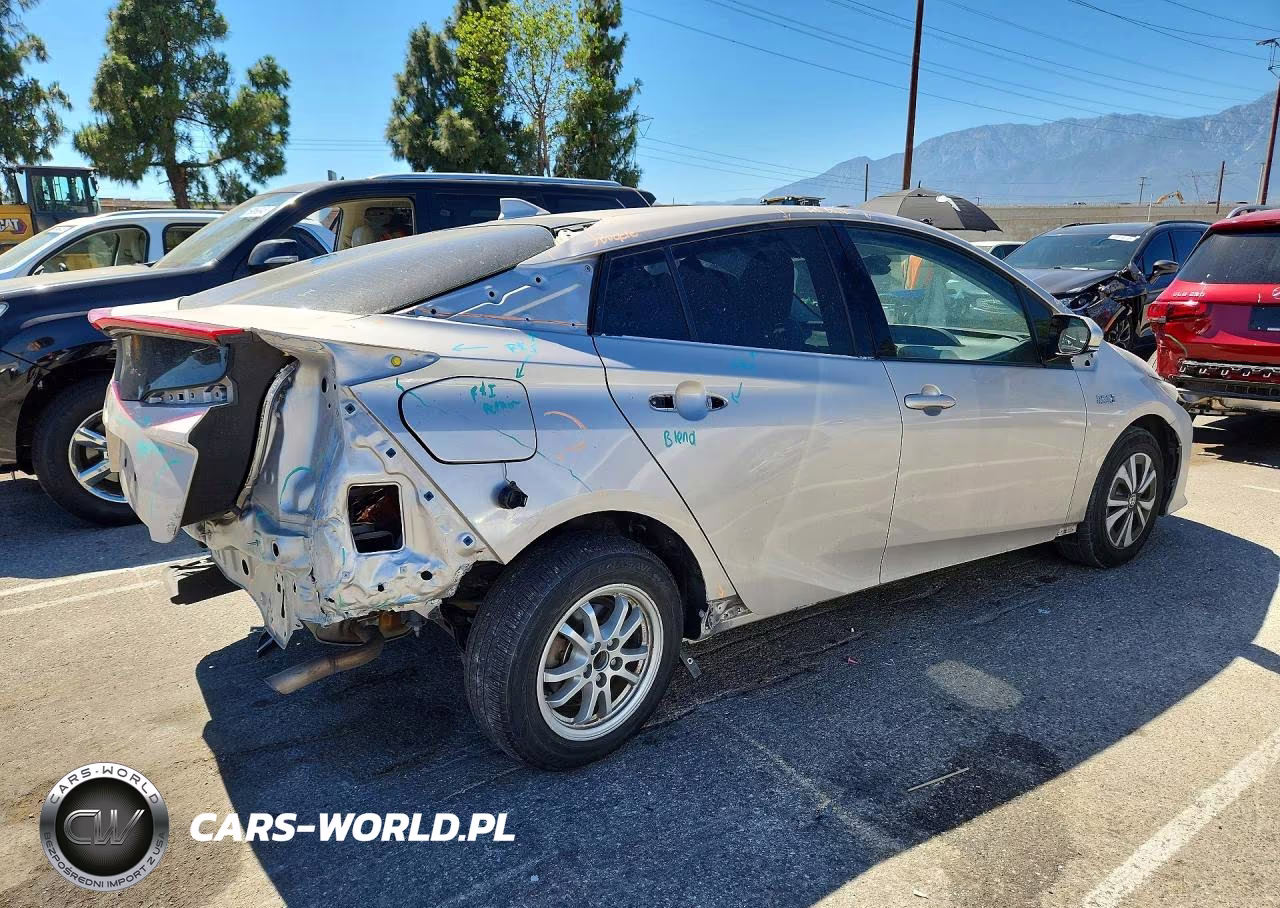2019 Toyota Prius Prime Plus VIN:JTDKARFPXK3119545 - 3