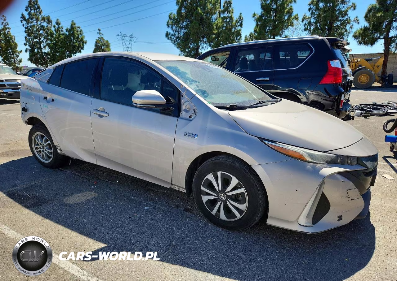 2019 Toyota Prius Prime Plus VIN:JTDKARFPXK3119545 - 4