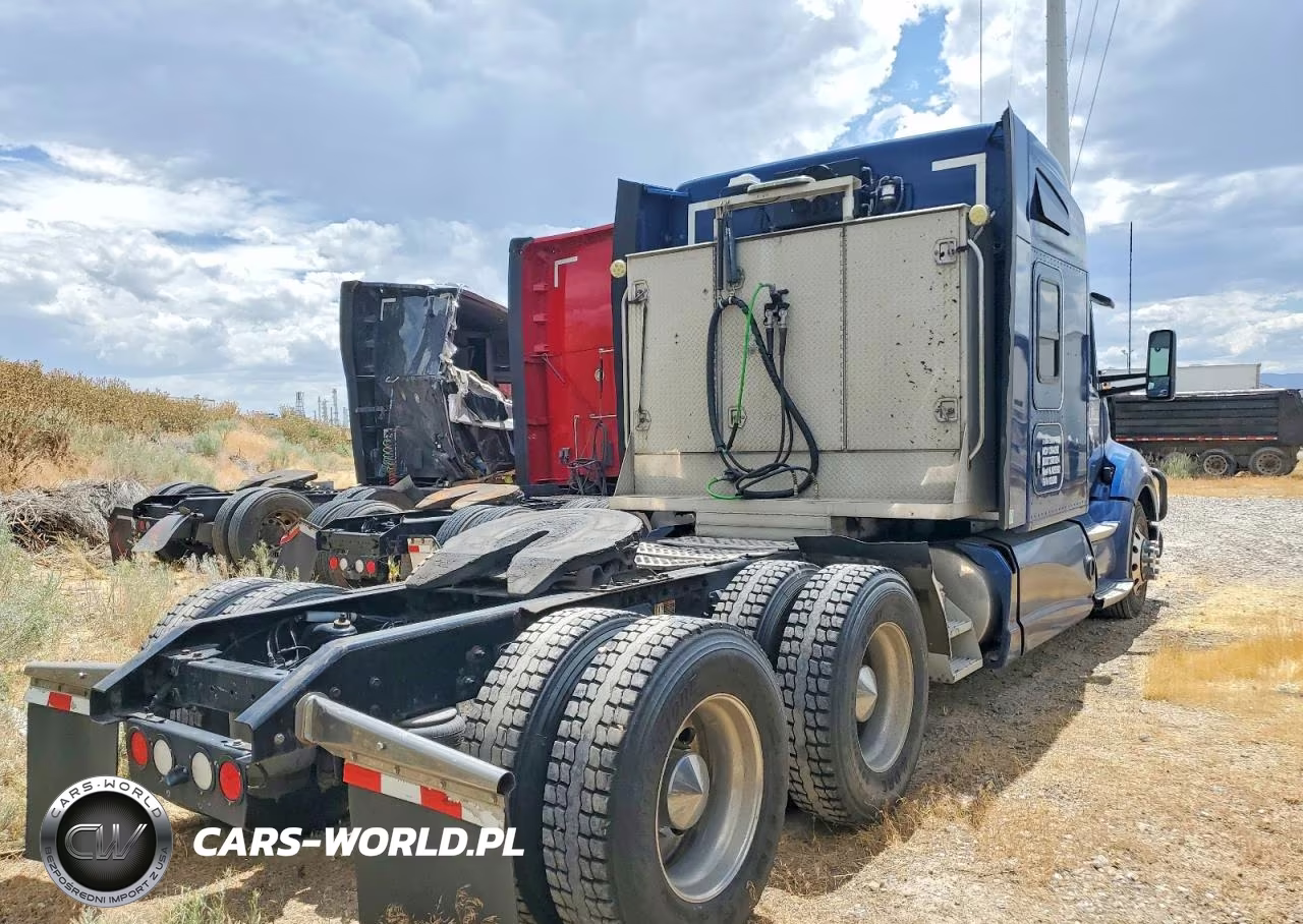 2017 Kenworth Construction T680 VIN:1XKYD49X2HJ128992 - 4