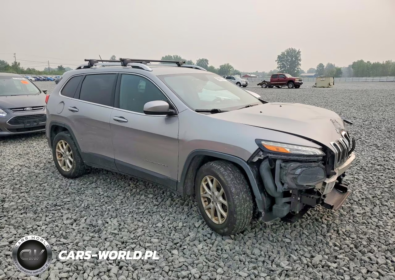 2015 Jeep Cherokee Latitude VIN:1C4PJMCS1FW725466 - 4