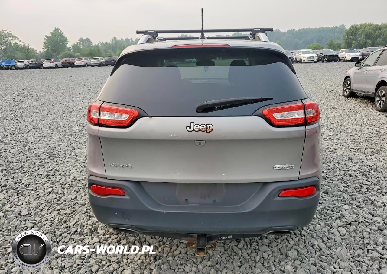 2015 Jeep Cherokee Latitude VIN:1C4PJMCS1FW725466 - 6