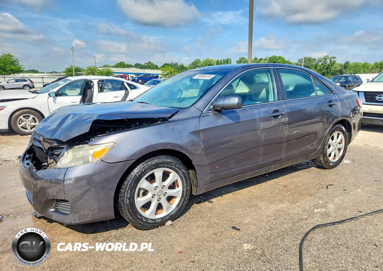2011 Toyota Camry Le – zdjęcie 1 z 12