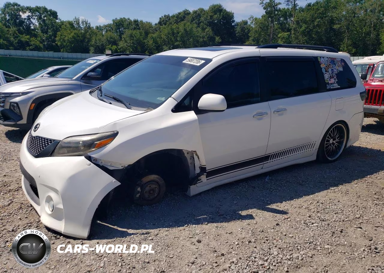 2015 Toyota Sienna Sport
