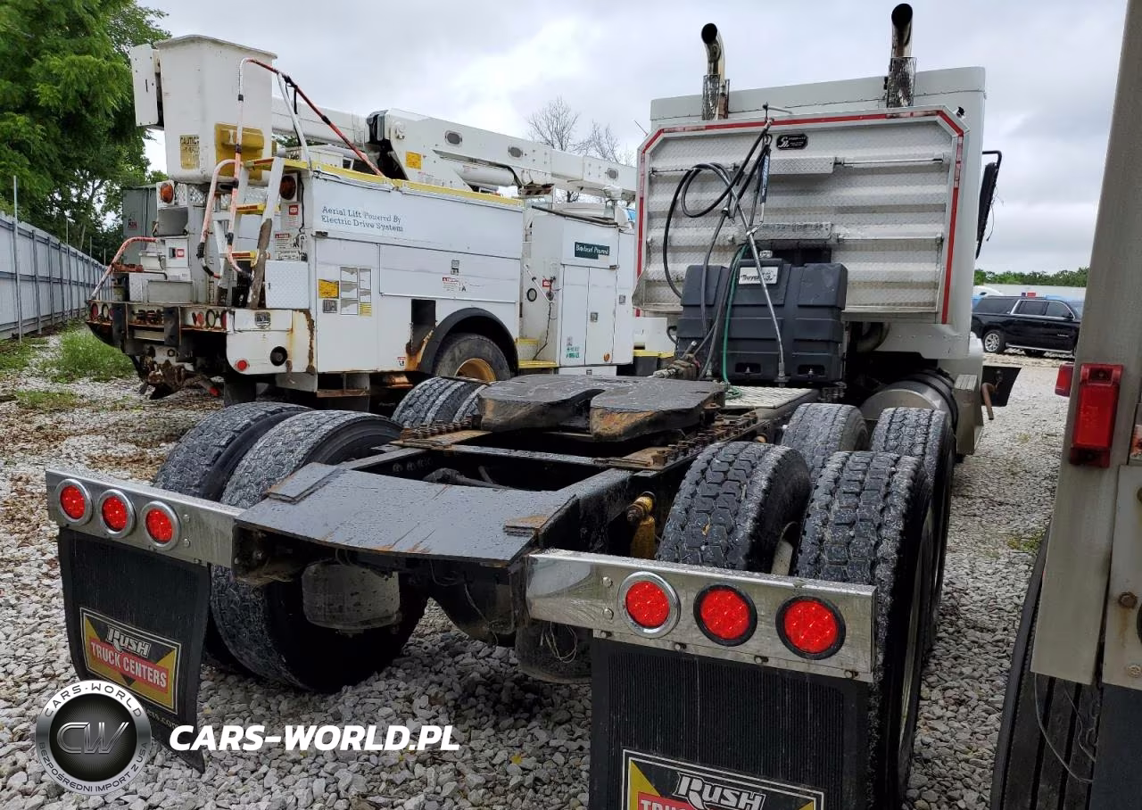 2003 Freightliner Conventional St120 VIN:1FUJBBBG83LK59805 - 4
