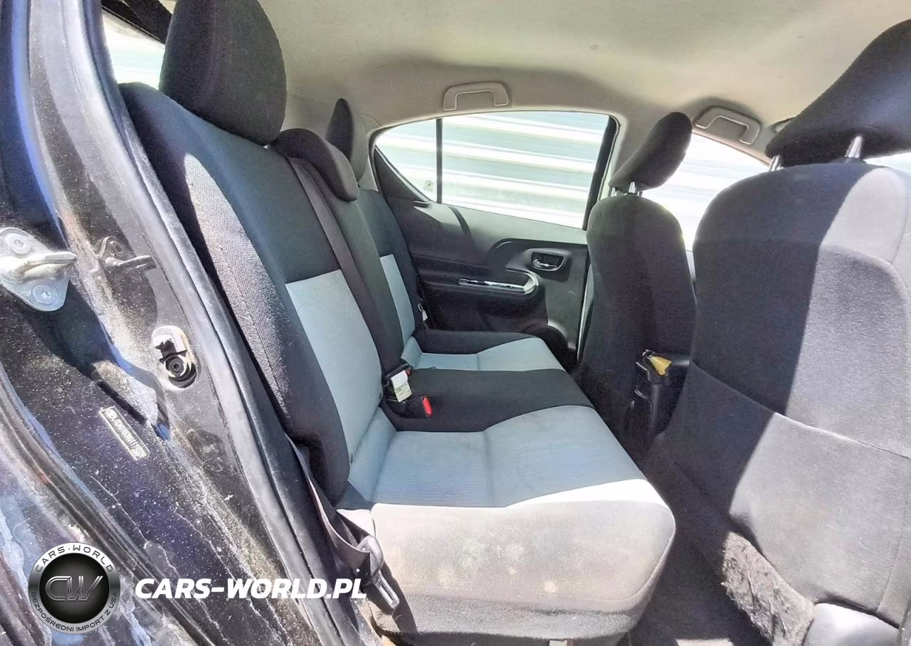2016 Toyota Prius C Persona Special Edition VIN:JTDKDTB38G1119229 - 10