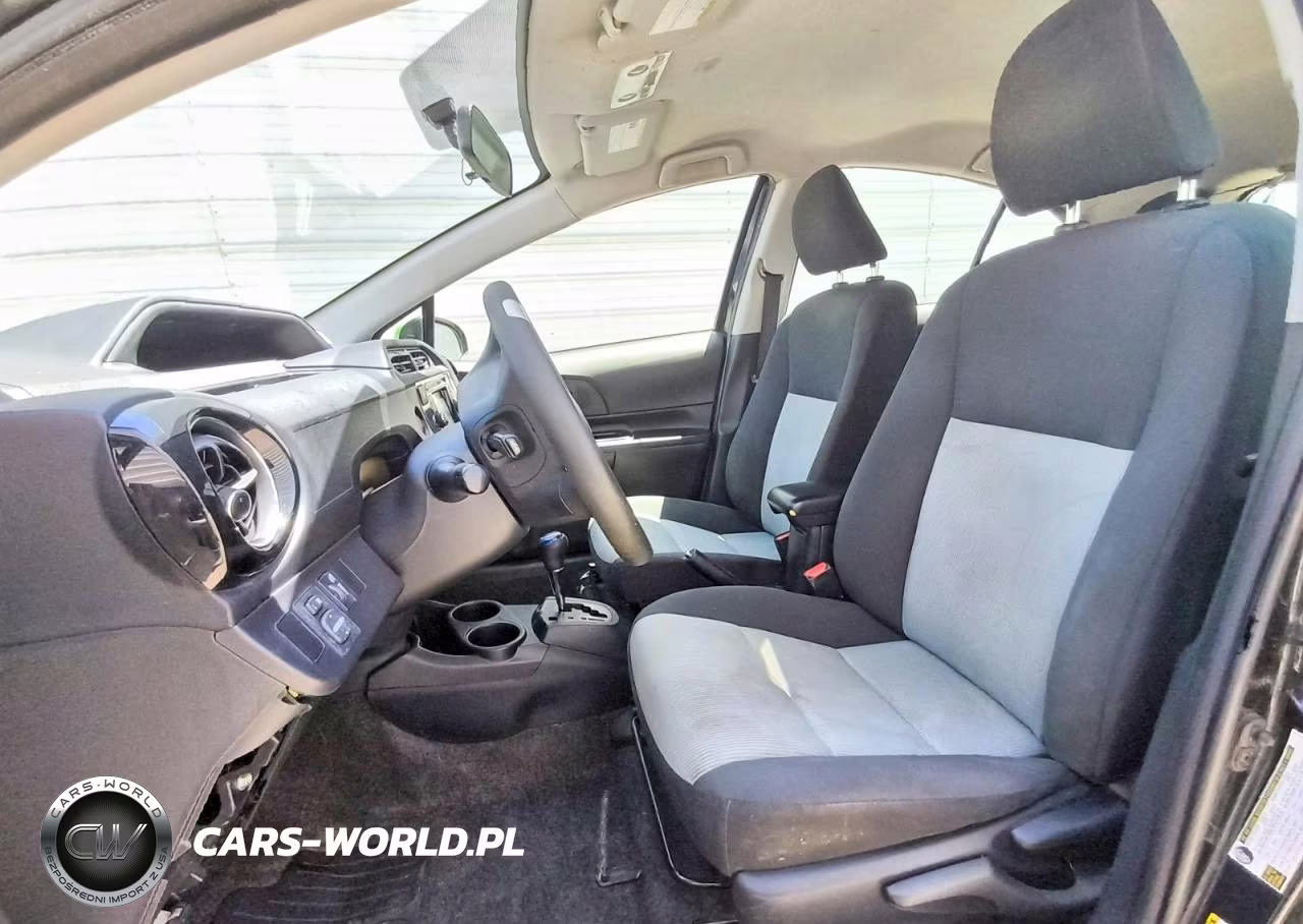 2016 Toyota Prius C Persona Special Edition VIN:JTDKDTB38G1119229 - 7