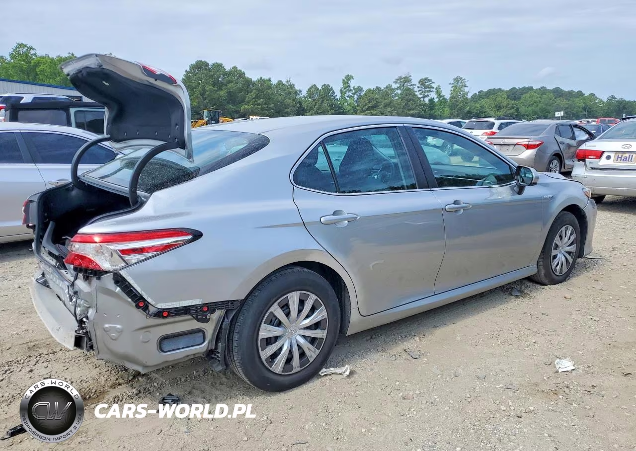 2018 Toyota Camry Le VIN:4T1B31HK0JU507658 - 3