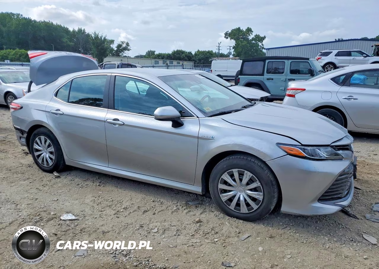 2018 Toyota Camry Le VIN:4T1B31HK0JU507658 - 4