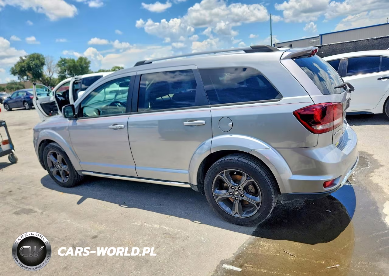2019 Dodge Journey Crossroad VIN:3C4PDCGG4KT857872 - 2