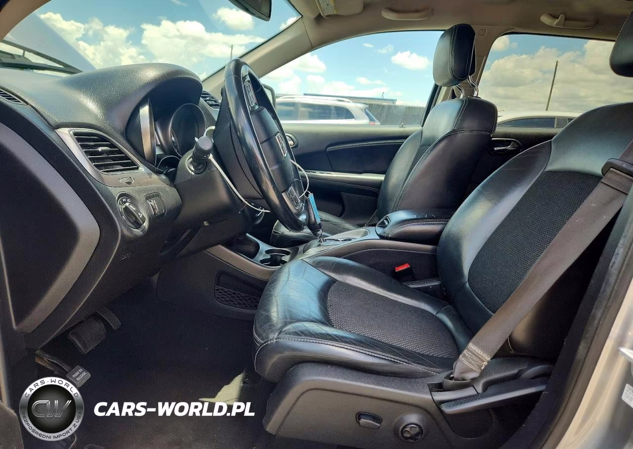 2019 Dodge Journey Crossroad VIN:3C4PDCGG4KT857872 - 7