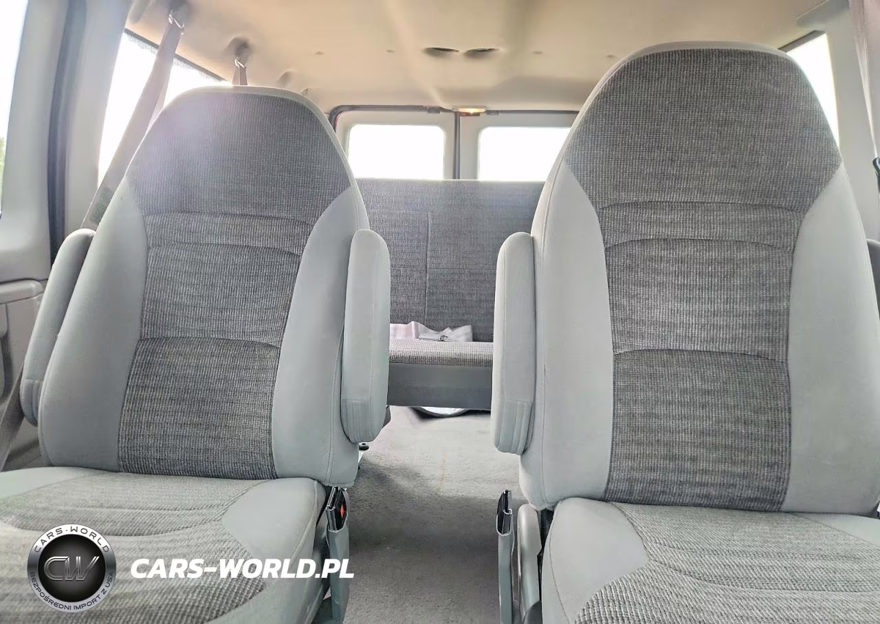 2000 Ford Econoline E350 Super Duty Wagon VIN:1FMNE31S0YHA94883 - 10