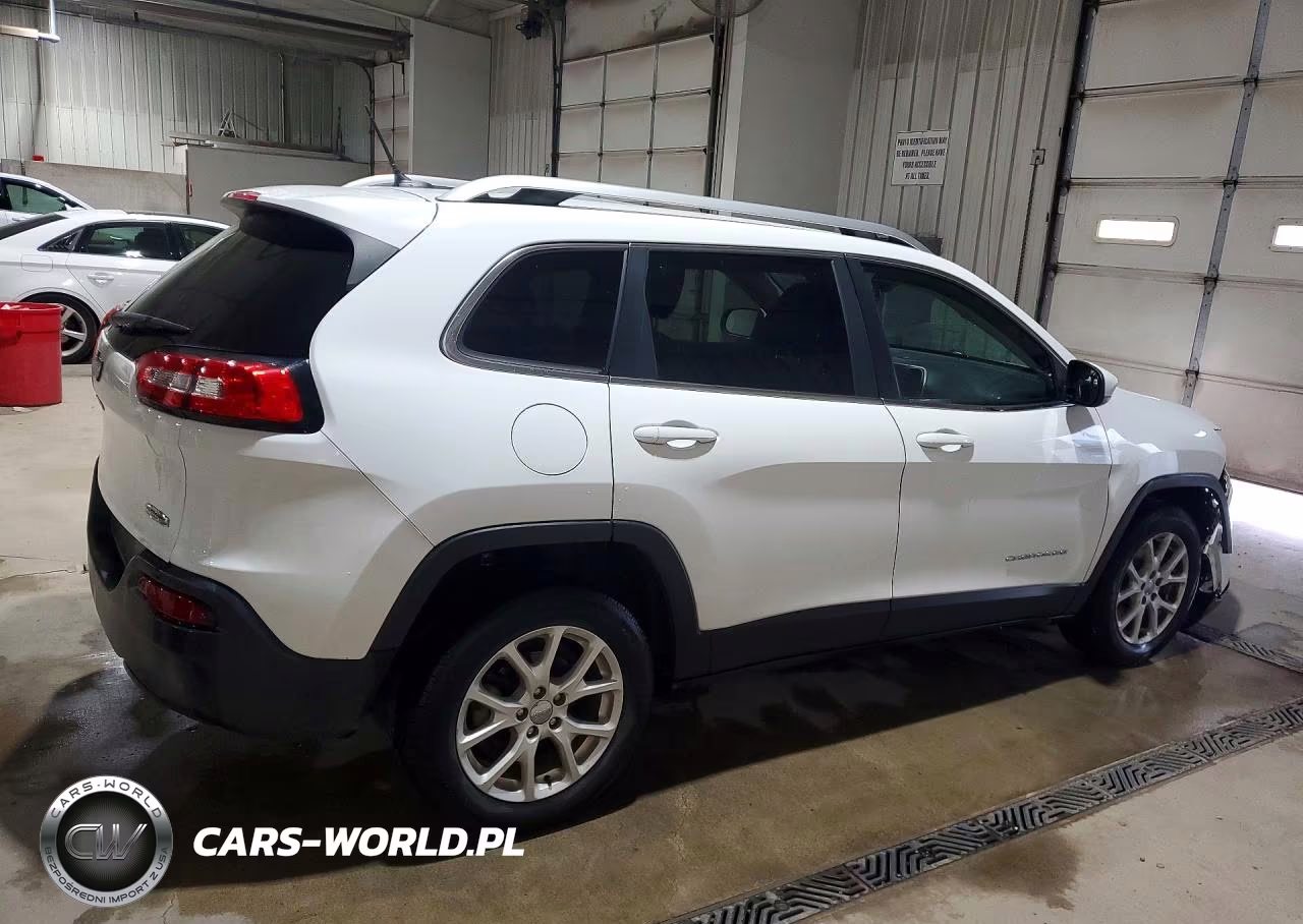 2015 Jeep Cherokee Latitude VIN:1C4PJLCB9FW628008 - 3