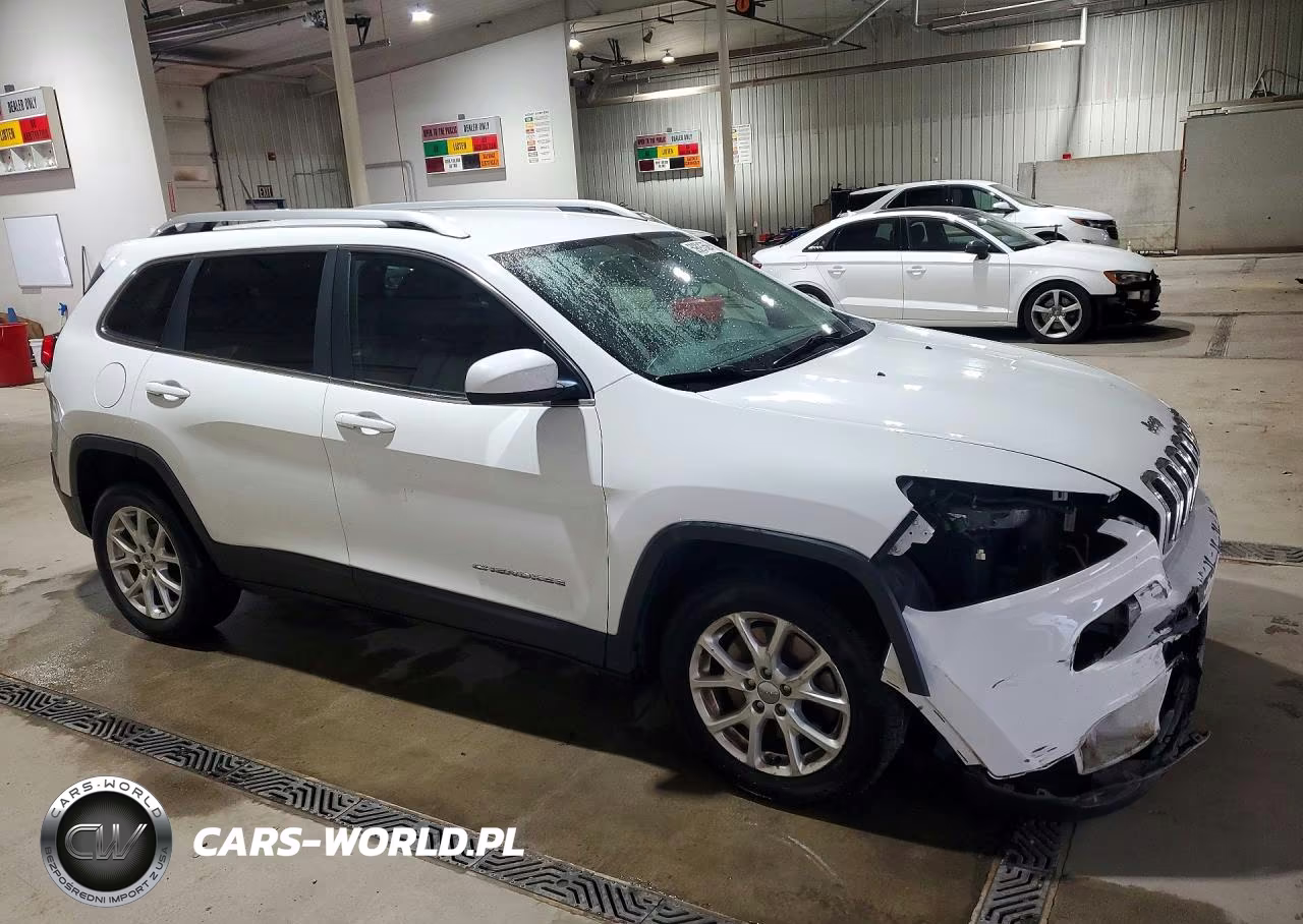 2015 Jeep Cherokee Latitude VIN:1C4PJLCB9FW628008 - 4
