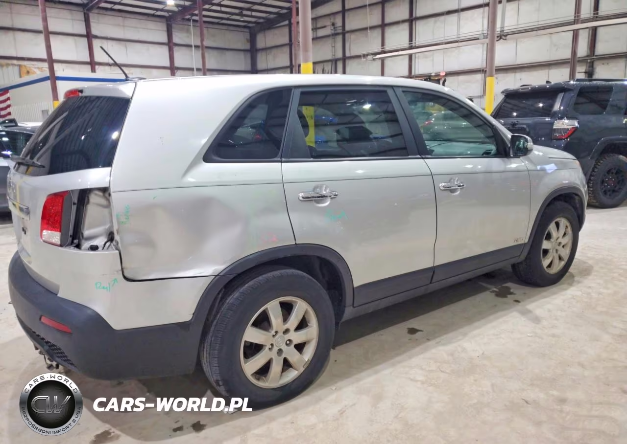 2013 Kia Sorento VIN:5XYKTDA61DG370951 - 3