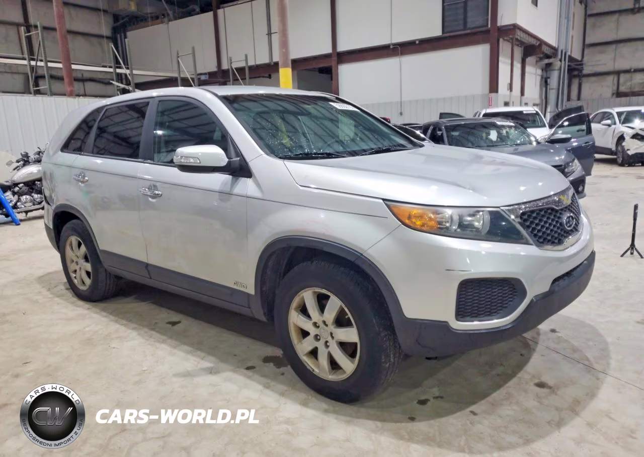 2013 Kia Sorento VIN:5XYKTDA61DG370951 - 4