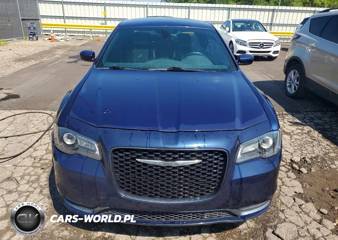 2016 Chrysler 300 S VIN:2C3CCAGGXGH224996 - 5