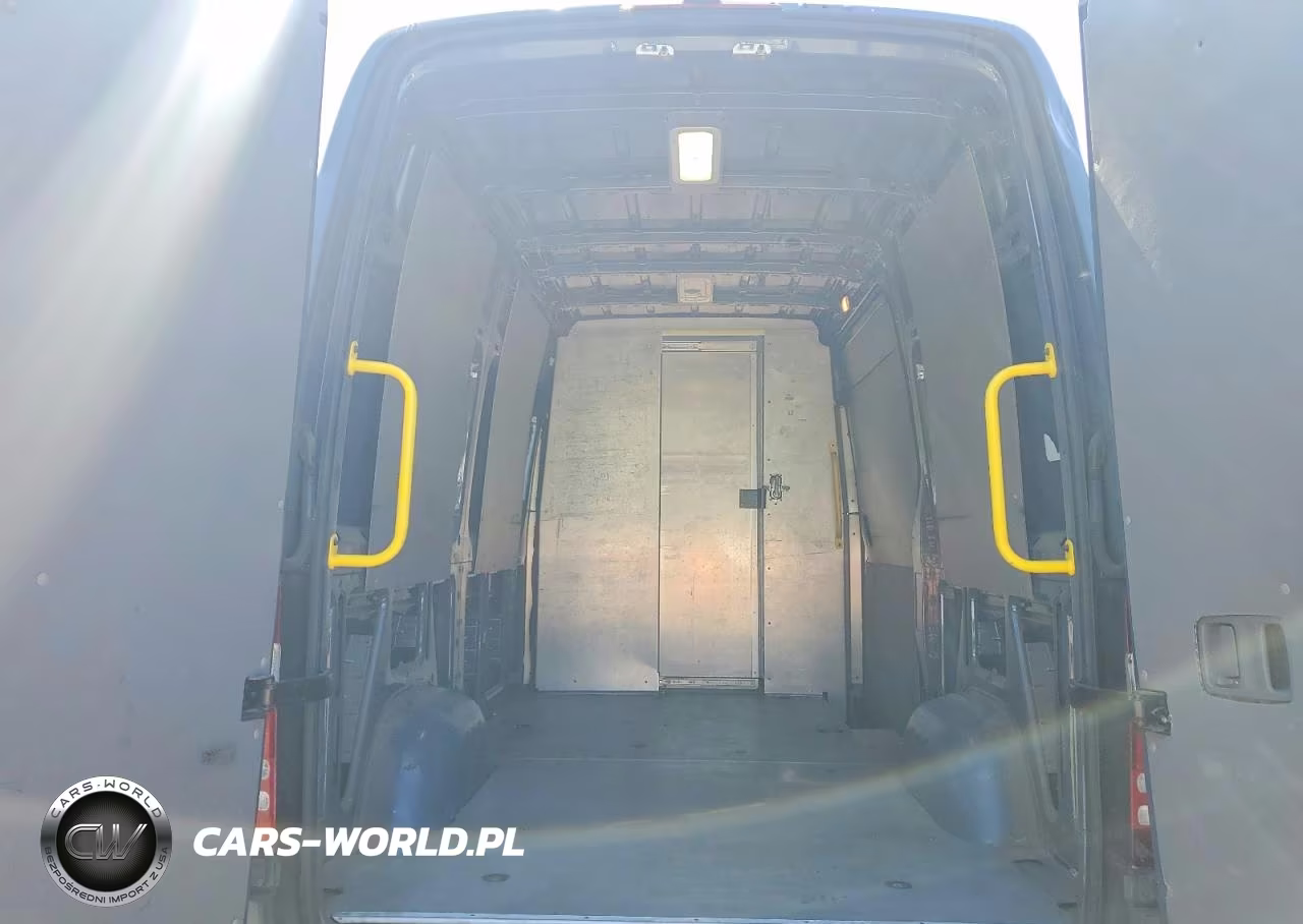 2018 Mercedes-Benz Sprinter 2500 VIN:WD3PE7CD5JP631997 - 10