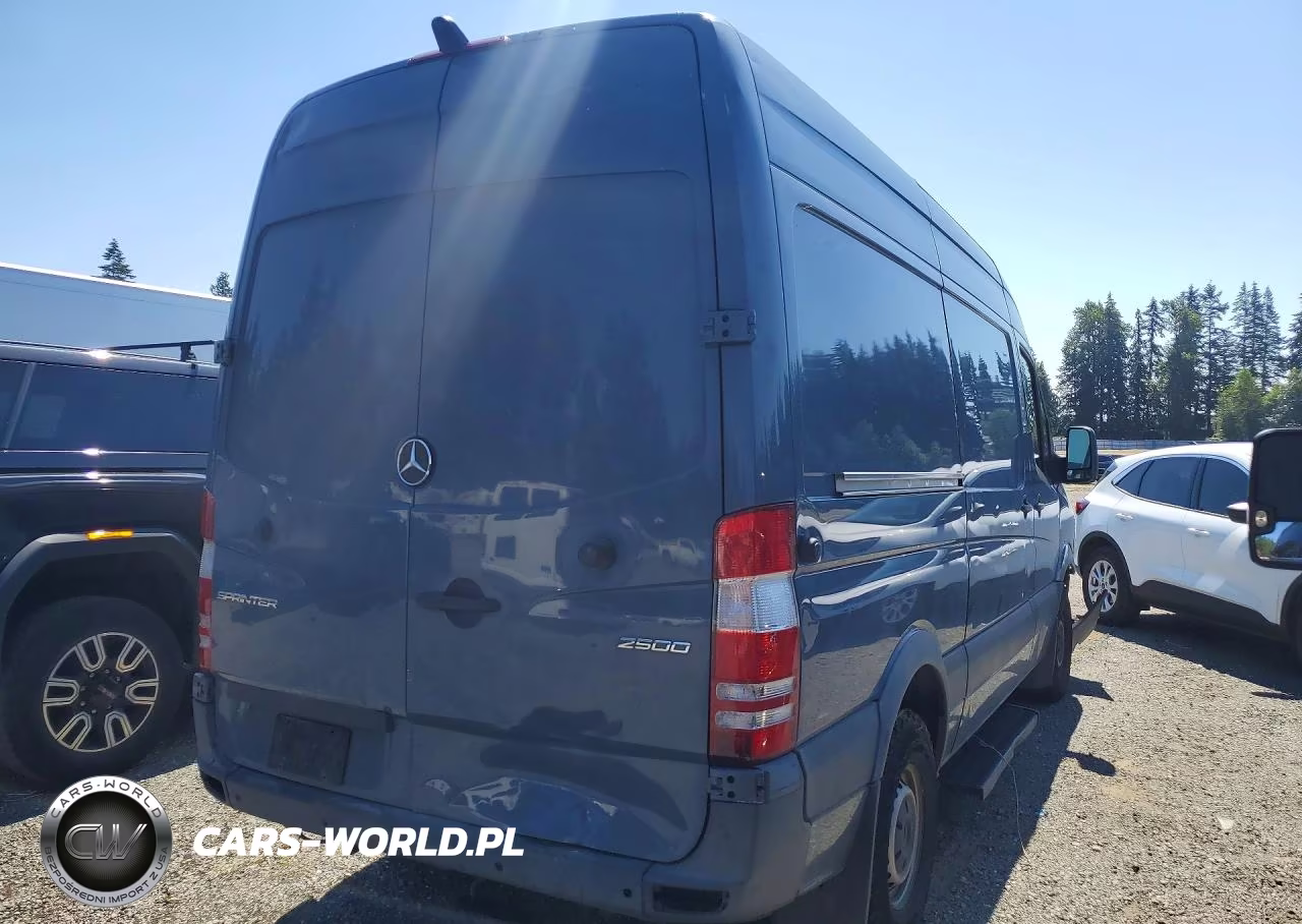 2018 Mercedes-Benz Sprinter 2500 VIN:WD3PE7CD5JP631997 - 3