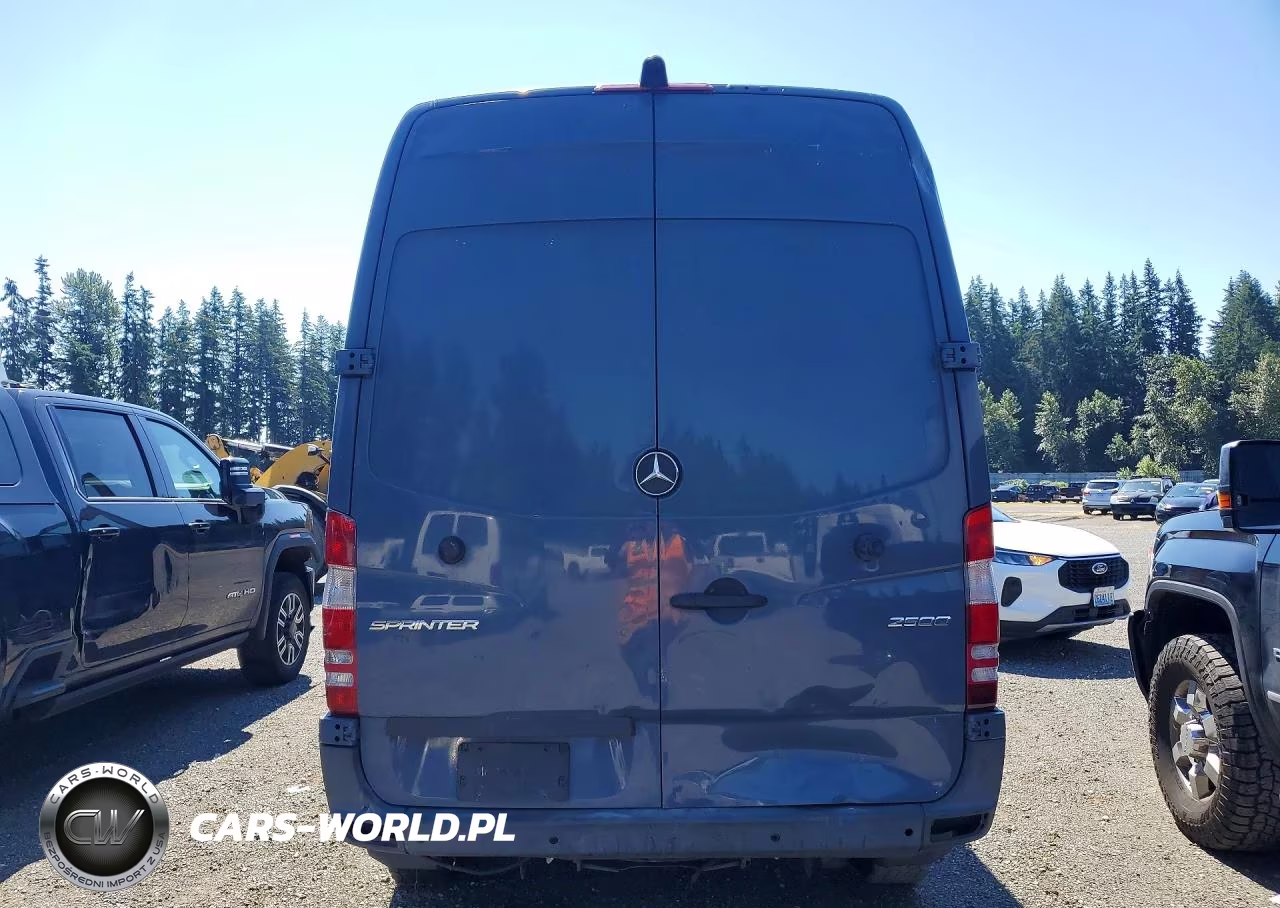 2018 Mercedes-Benz Sprinter 2500 VIN:WD3PE7CD5JP631997 - 6