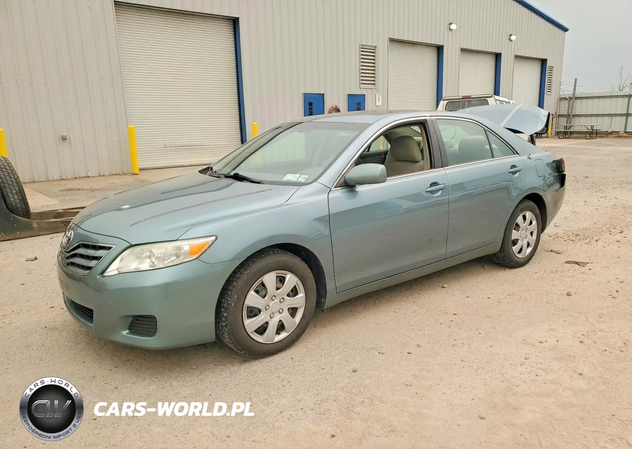 2010 Toyota Camry Le – zdjęcie 1 z 12