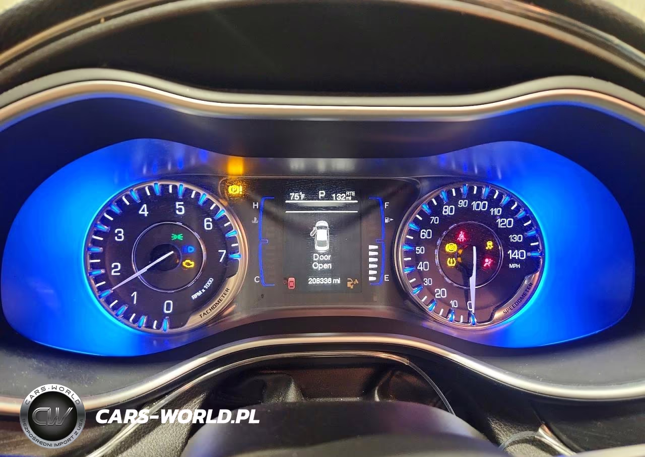 2015 Chrysler 200 Limited VIN:1C3CCCABXFN590729 - 9
