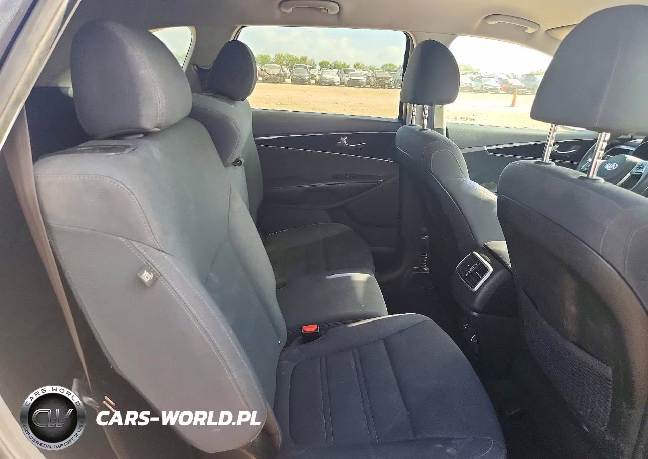2020 Kia Sorento S VIN:5XYPG4A59LG622851 - 11