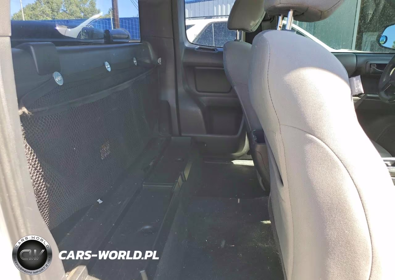 2018 Toyota Tacoma Sr VIN:5TFSX5EN8JX062437 - 10