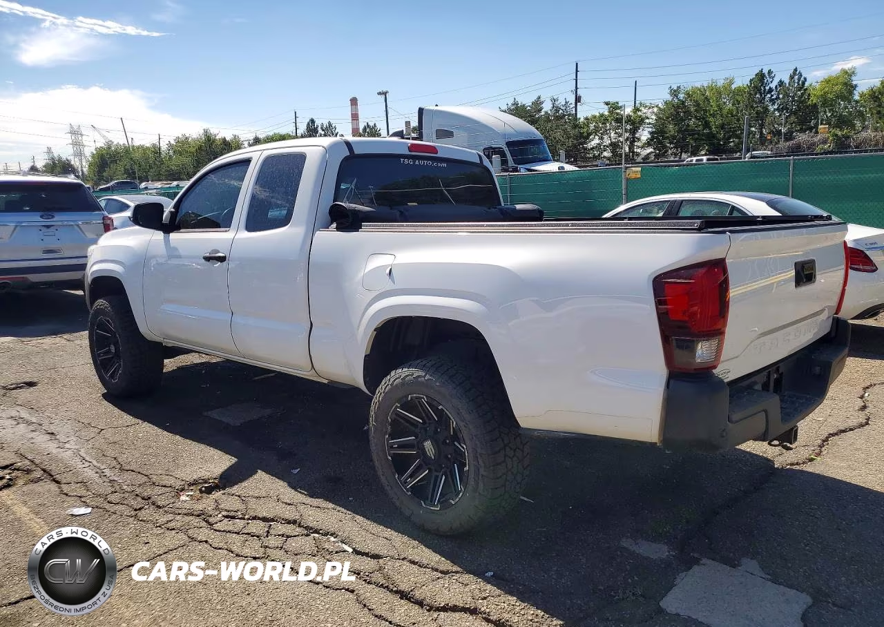 2018 Toyota Tacoma Sr VIN:5TFSX5EN8JX062437 - 2