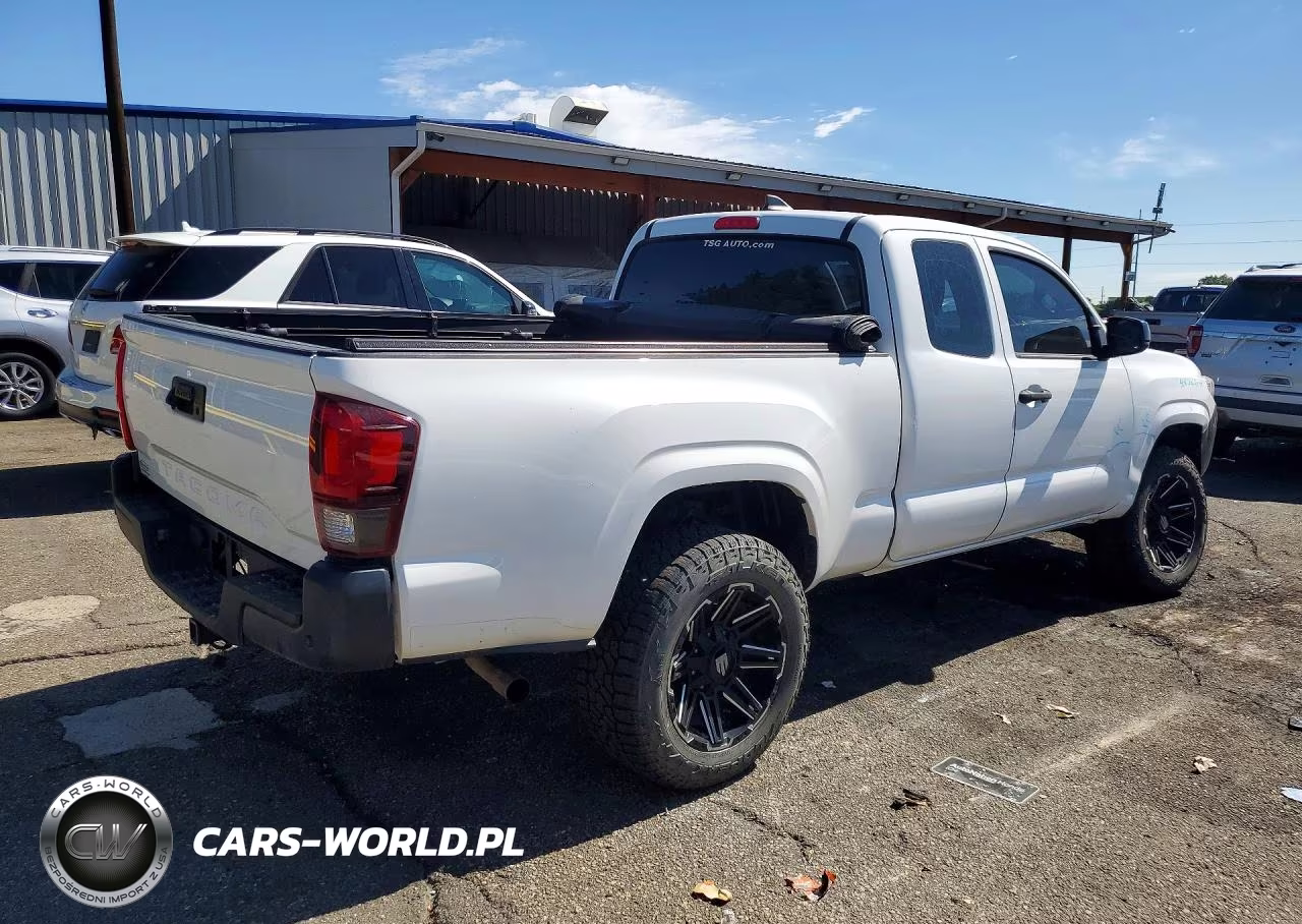 2018 Toyota Tacoma Sr VIN:5TFSX5EN8JX062437 - 3