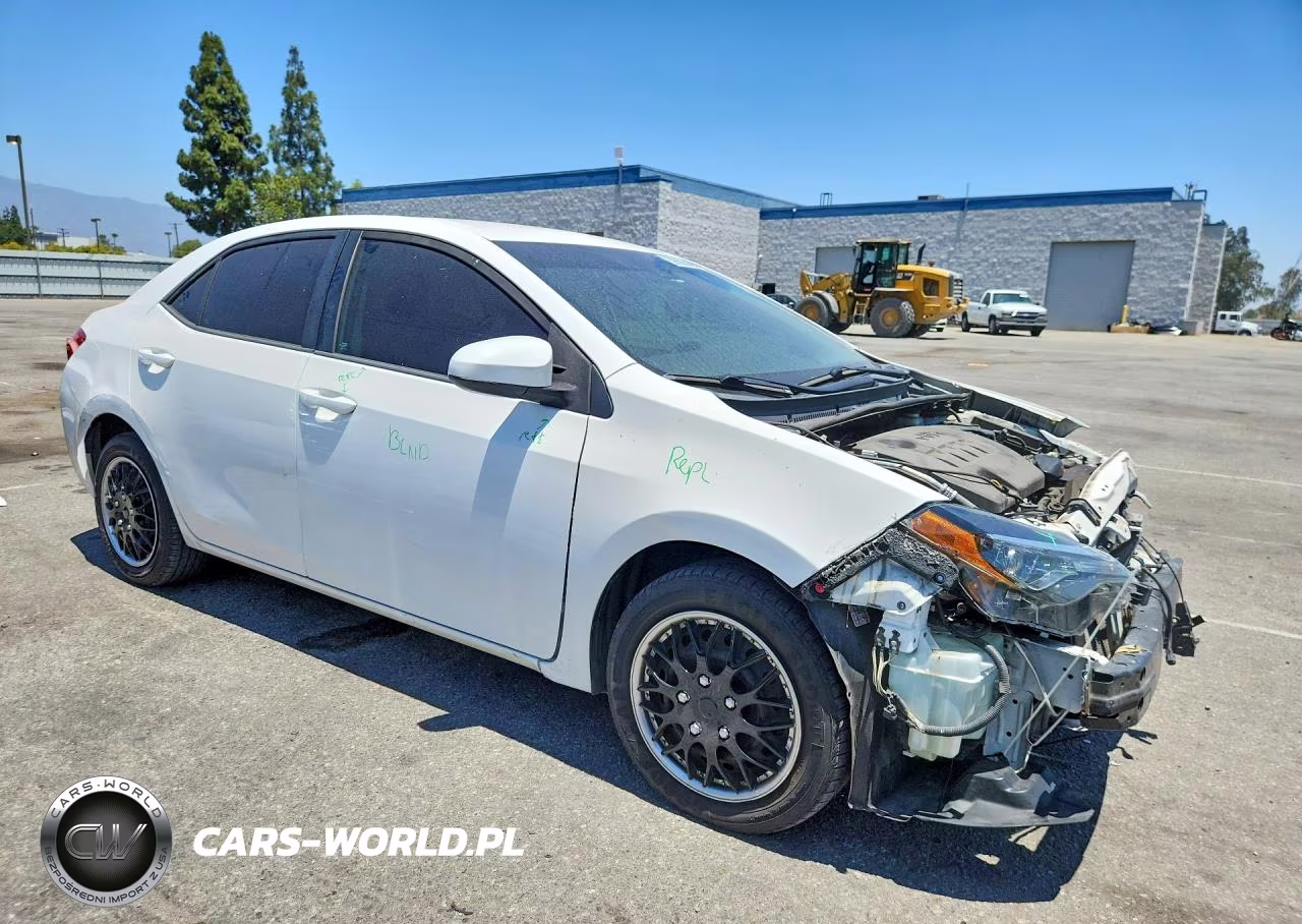 2018 Toyota Corolla Le VIN:2T1BURHE2JC972014 - 4