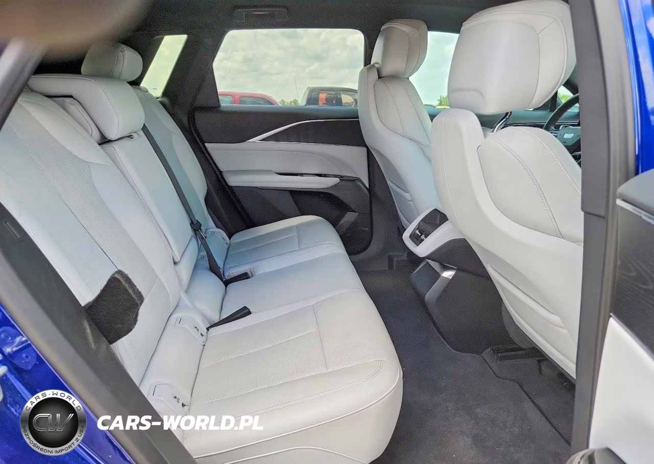 2024 Cadillac Lyriq Luxury VIN:1GYKPPRK0RZ115525 - 11