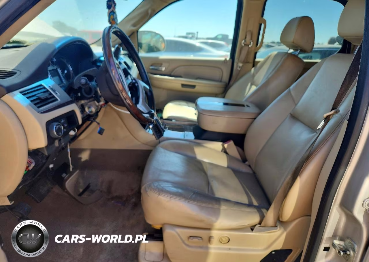 2009 Cadillac Escalade Luxury VIN:1GYFC23229R147126 - 7