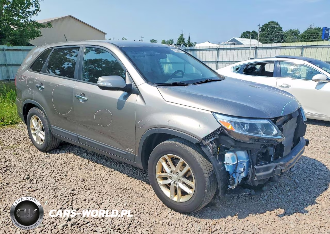 2015 Kia Sorento Lx VIN:5XYKTCA62FG614538 - 4