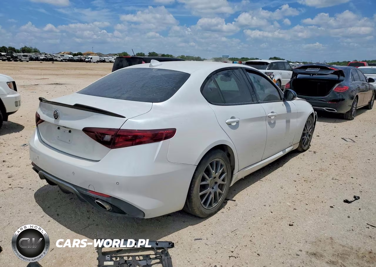 2017 Alfa Romeo Giulia Ti VIN:ZARFAECN0H7545054 - 3
