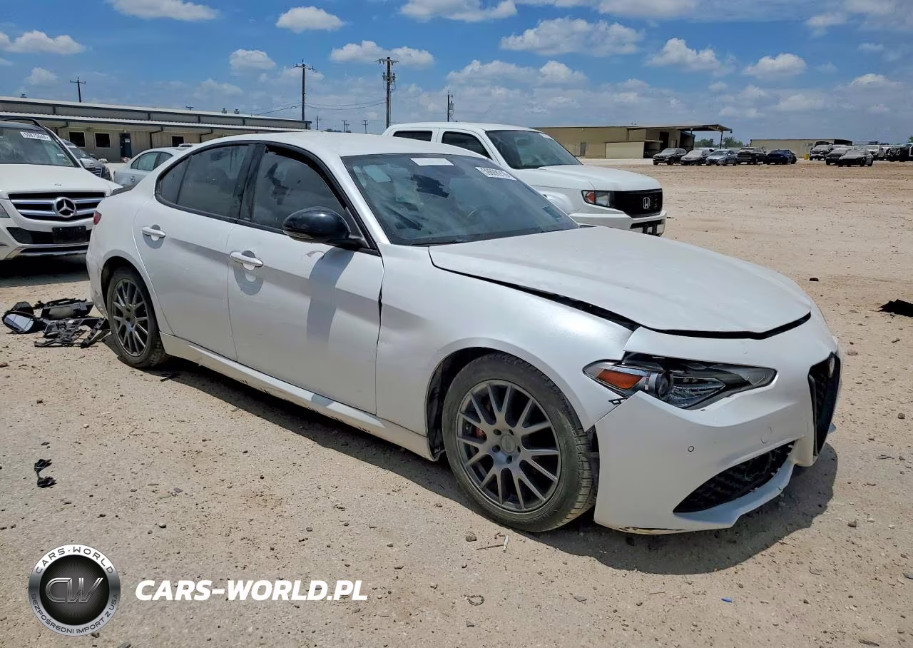 2017 Alfa Romeo Giulia Ti VIN:ZARFAECN0H7545054 - 4