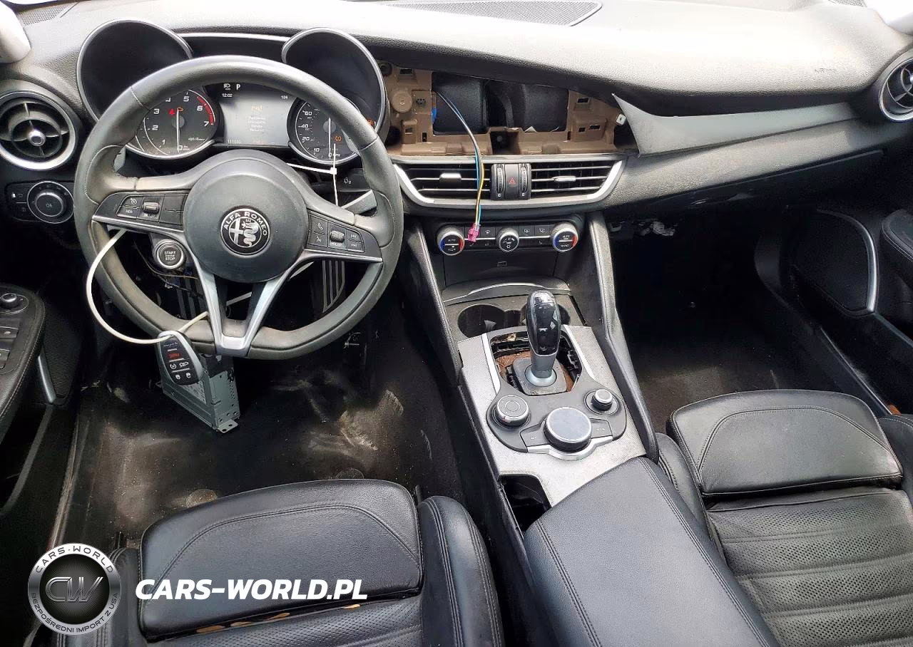 2017 Alfa Romeo Giulia Ti VIN:ZARFAECN0H7545054 - 8