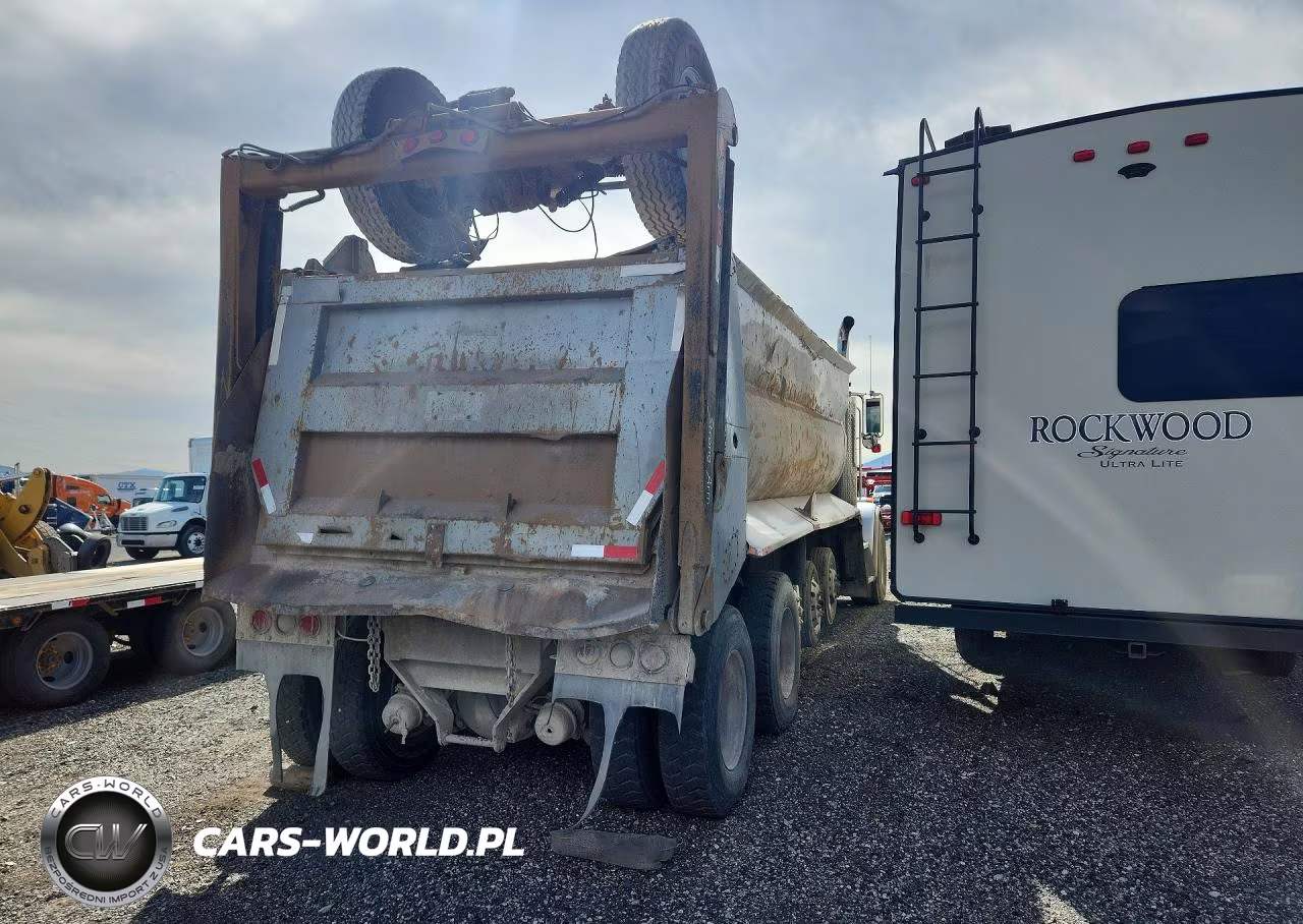 2005 Peterbilt 357 Dump Truck VIN:1NPALUEX35D849282 - 3