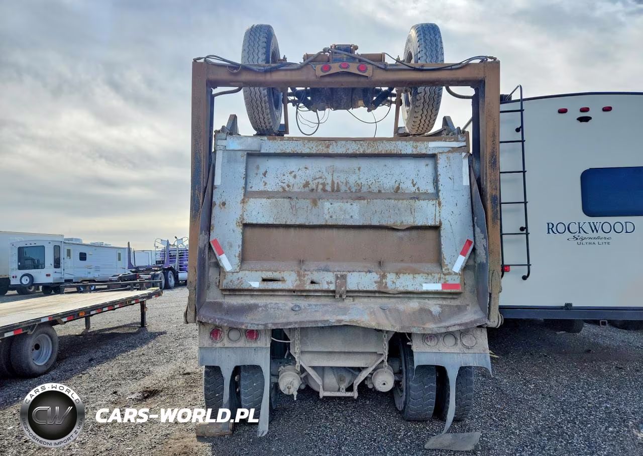 2005 Peterbilt 357 Dump Truck VIN:1NPALUEX35D849282 - 6