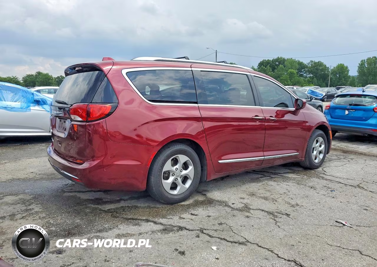 2017 Chrysler Pacifica Touring L Plus VIN:2C4RC1EG2HR614432 - 3