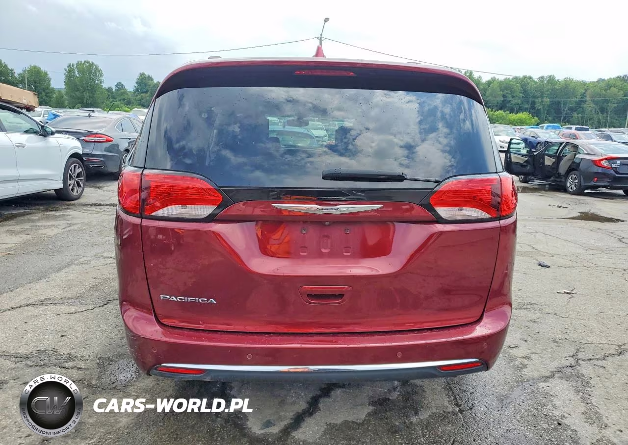 2017 Chrysler Pacifica Touring L Plus VIN:2C4RC1EG2HR614432 - 6
