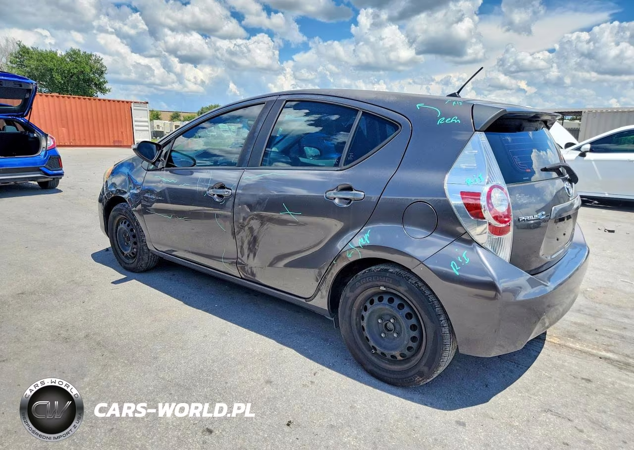 2013 Toyota Prius C Two VIN:JTDKDTB30D1535965 - 2